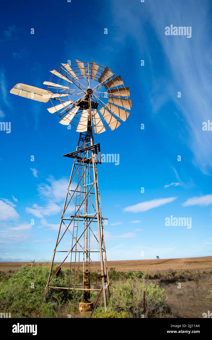 Metal Windmill im Outback Stockfoto