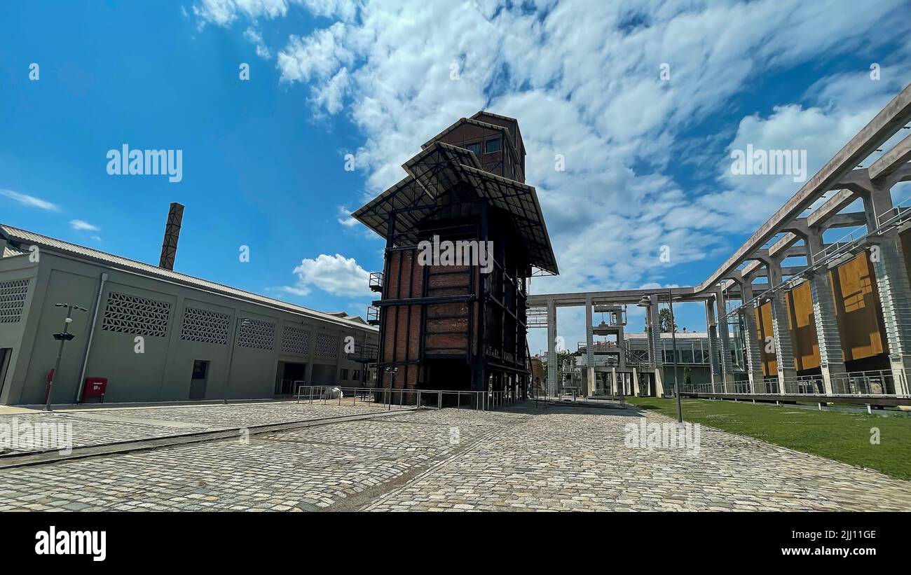 Gazhane Museum (Muze Gazhane). Das historische Gashaus verwandelt sich in ein Kultur- und Kunstzentrum. Gaswerk Museum. Hasanpasa, Kadikoy, Istanbul, Türkei, Juli 2022 Stockfoto