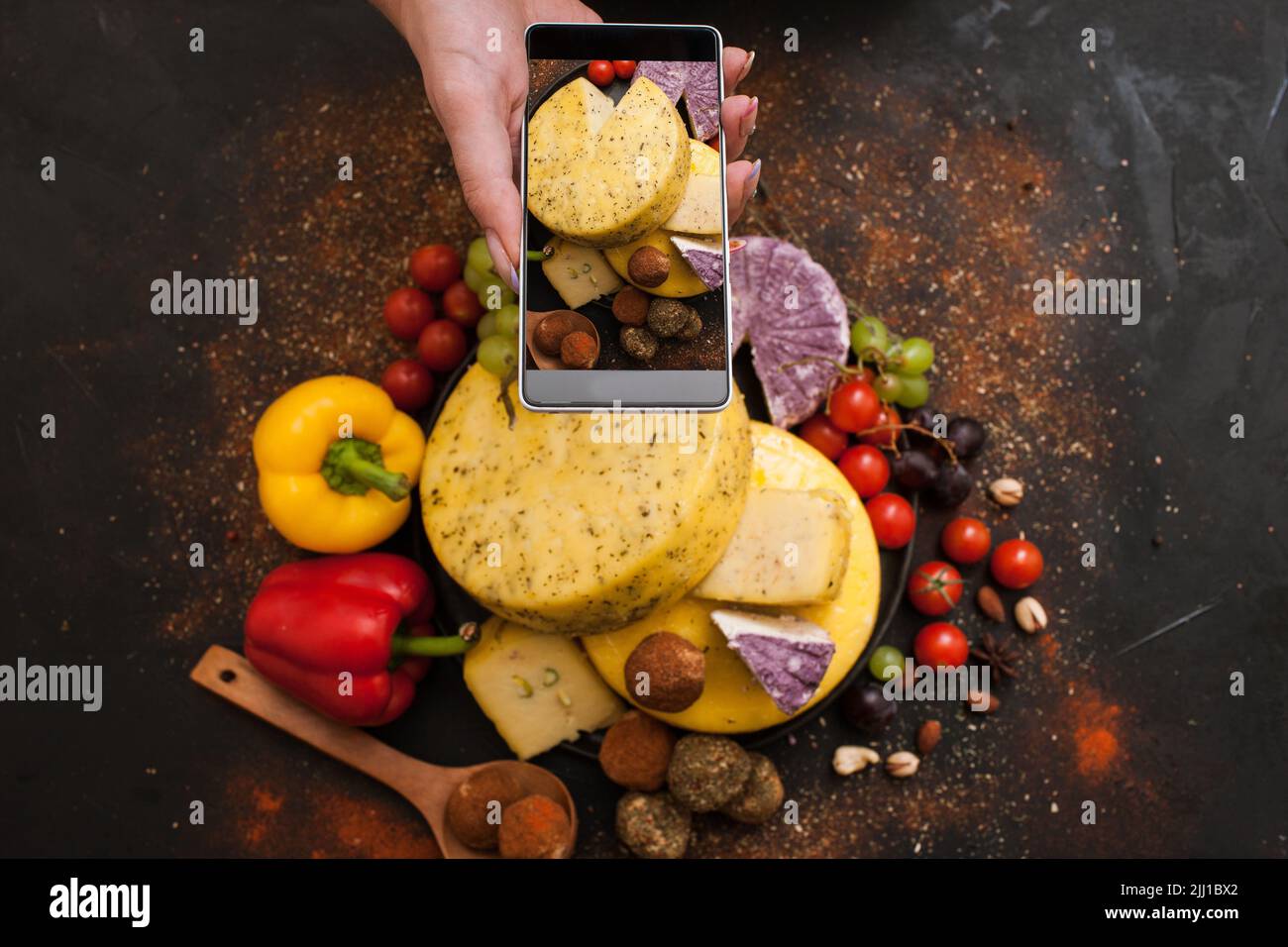 Food Fotografie von rustikalen Milchprodukten. Käse Stockfoto