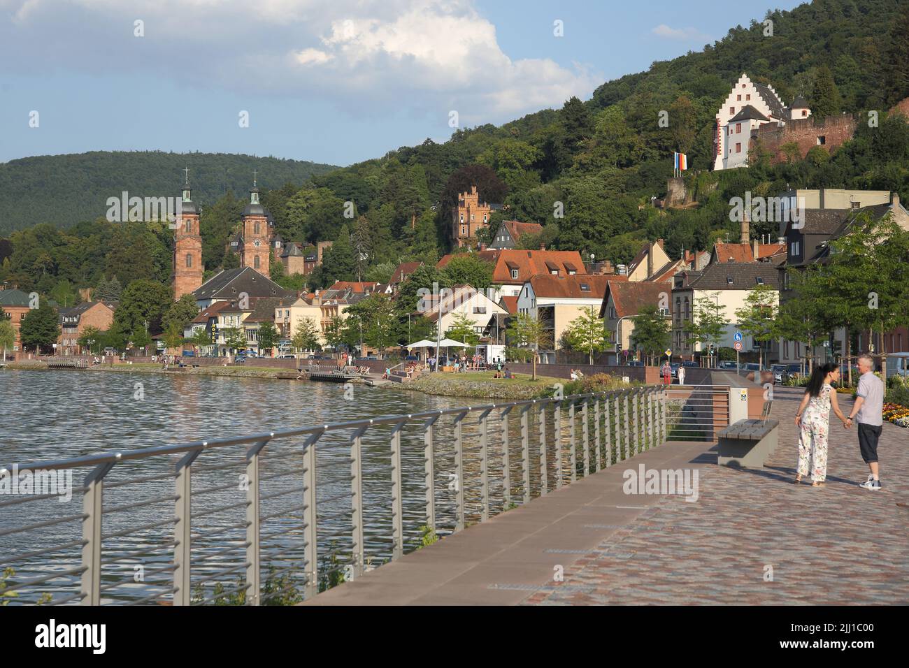 Hauptpromenade mit Blick auf Miltenberg am Main, Bayern, Deutschland Stockfoto