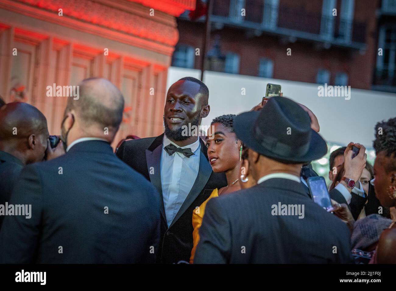 Stormzy und Lashana Lynch im James Bond, No Time to die World Premier Stockfoto