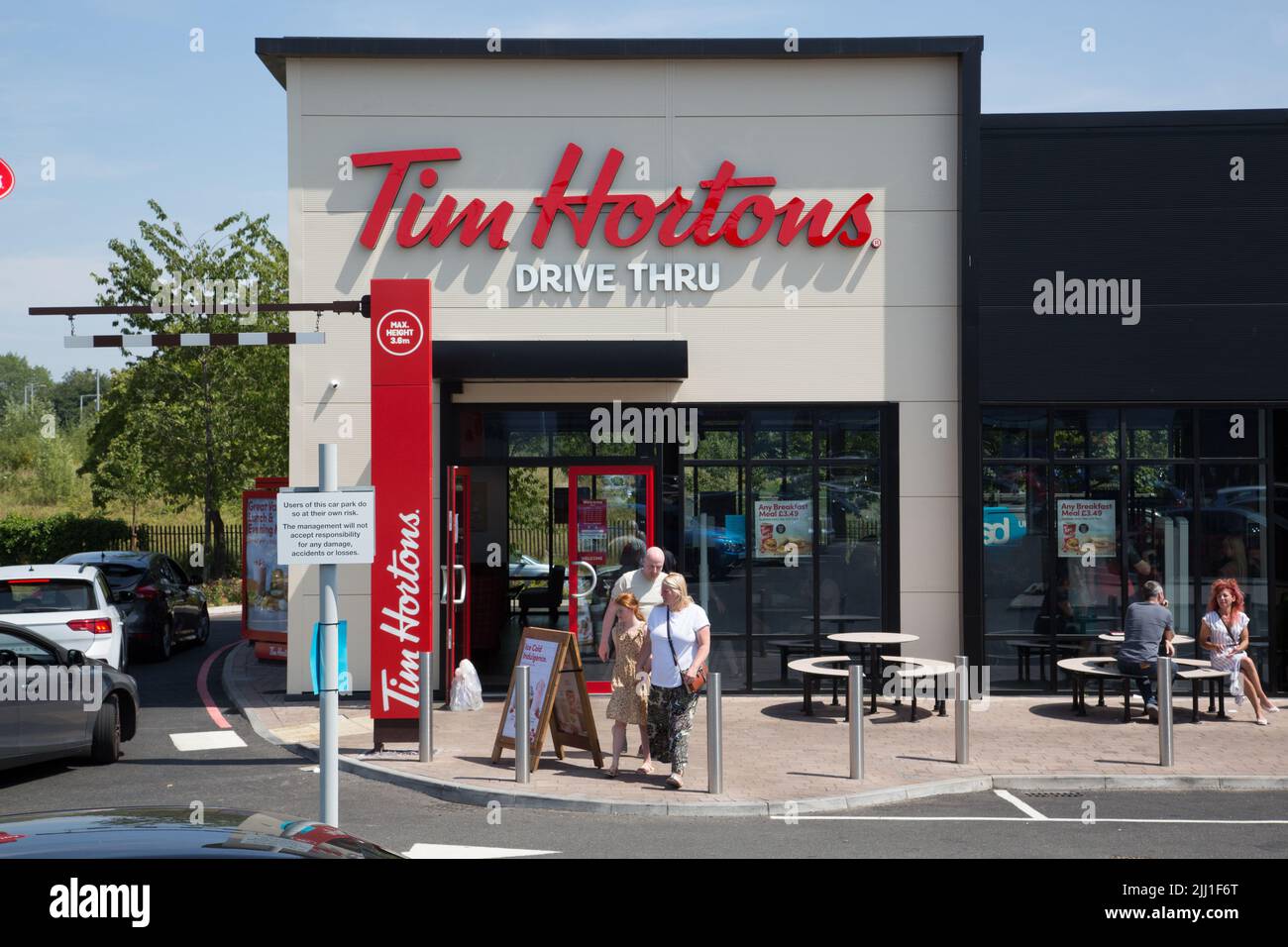 Tim Hortons Restaurant und Drive Thru, Oldbury Stockfoto