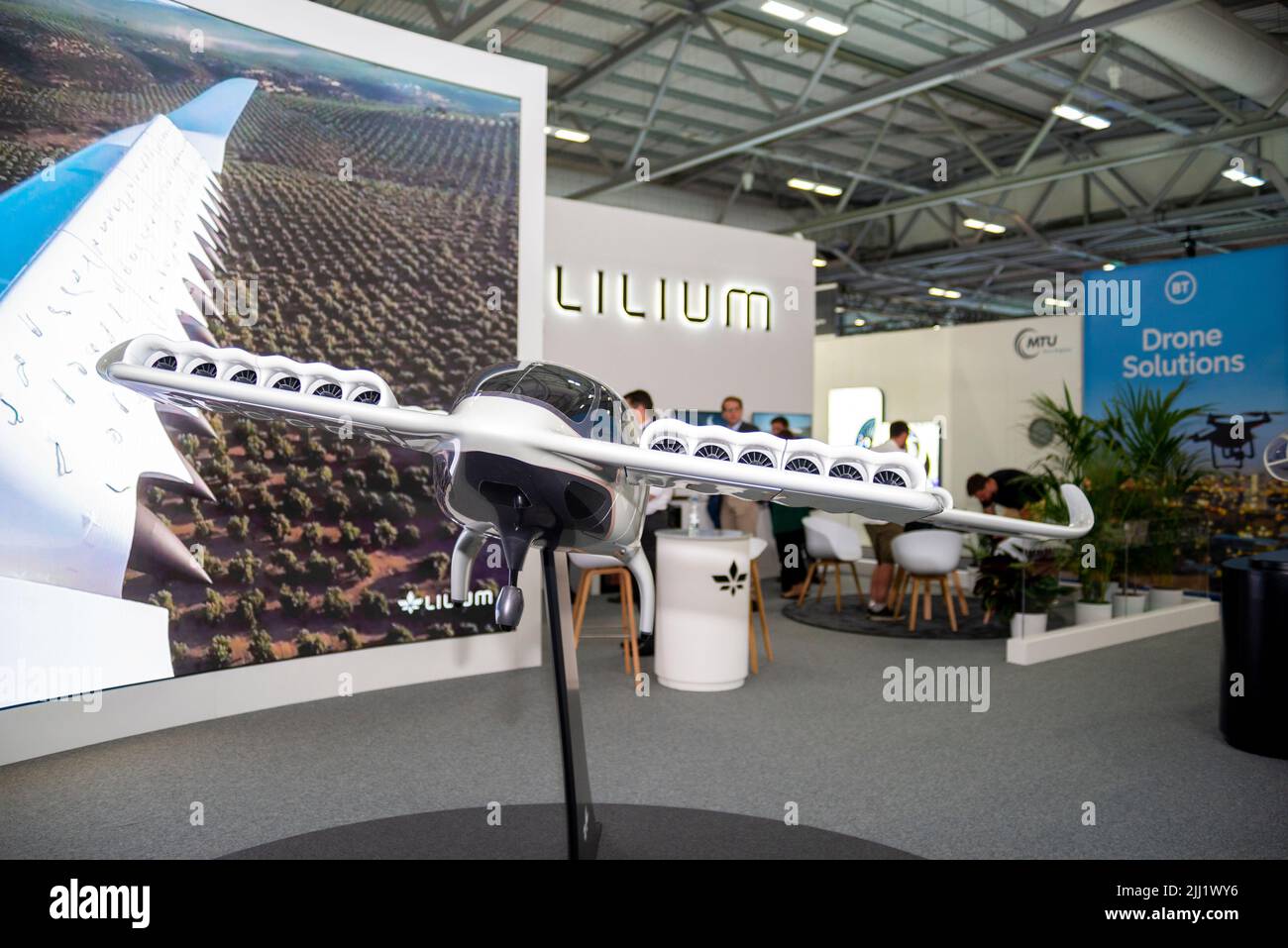 Lilium Jet, ein eVTOL-Elektroflugzeug der Lilium GmbH, wurde auf der Farnborough International Airshow 2022 ausgestellt. Modellebene auf der Ausstellung Stockfoto