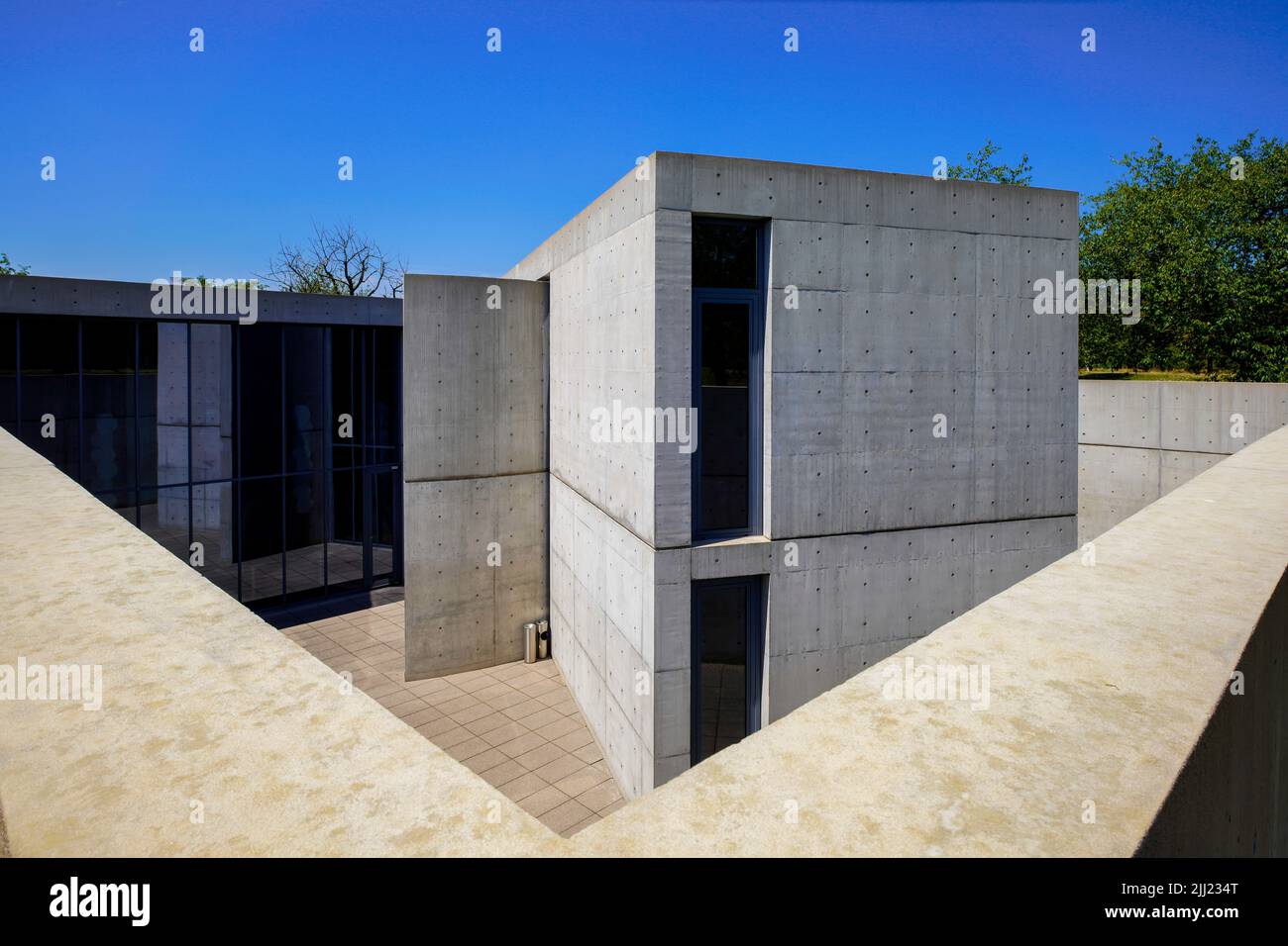 Konferenzpavillon des Architekten Tadao Ando (Andos erstes Gebäude außerhalb Japans), Vitra Campus in weil am Rhein, Deutschland. Stockfoto