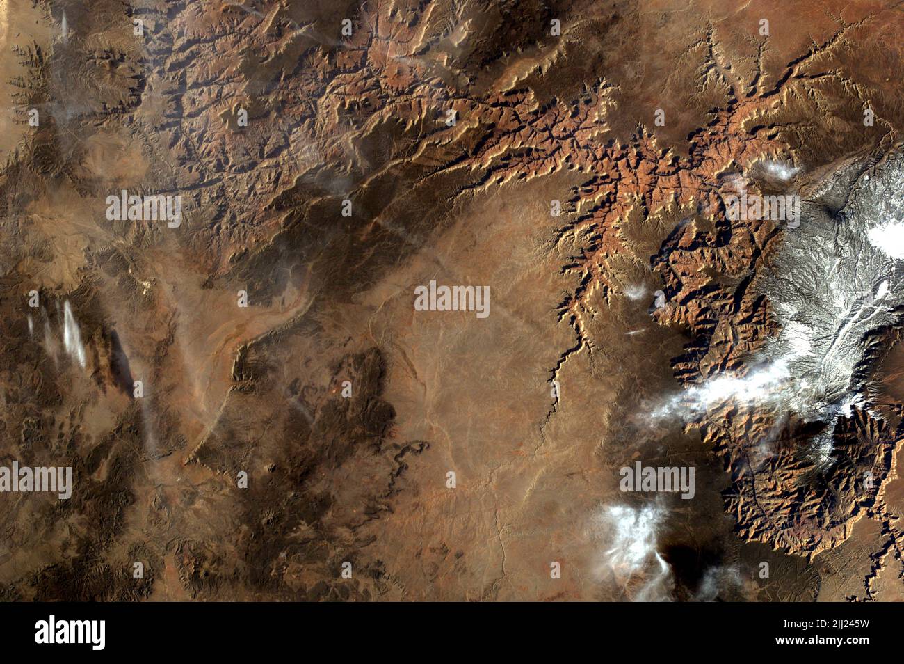 Am 3. April 2017 nahm die von Studenten kontrollierte Earthkam-Kamera an Bord der Internationalen Raumstation dieses Foto eines Lieblingsziels - des Grand Canyon - aus der niedrigen Erdumlaufbahn auf. Die Kamera ist seit Beginn der ersten Raumstation-Expedition im November 2000 an Bord des umkreisenden Außenpostens und unterstützt jährlich rund vier Missionen. Mission 58 beginnt im Herbst 2017 und interessierte Mittelschüler und Lehrer können sich auf der Earthkam-Website anmelden. Das von Schülern der Mittelschule erworbene Sally Ride Earth Knowledge (Sally Ride Earthkam)-Programm bietet eine einzigartige pädagogische Möglichkeit Stockfoto