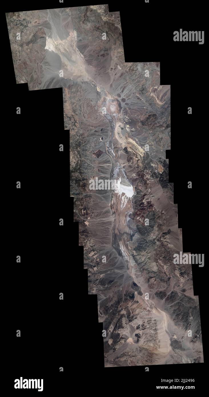 Expedition 47 Erdbeobachtungsverbund erstellt mit iss047e110433 - iss047e110444 Original-Kameranummern 135C7728-135C7739 Death Valley National Park, CA, Badwater Stockfoto