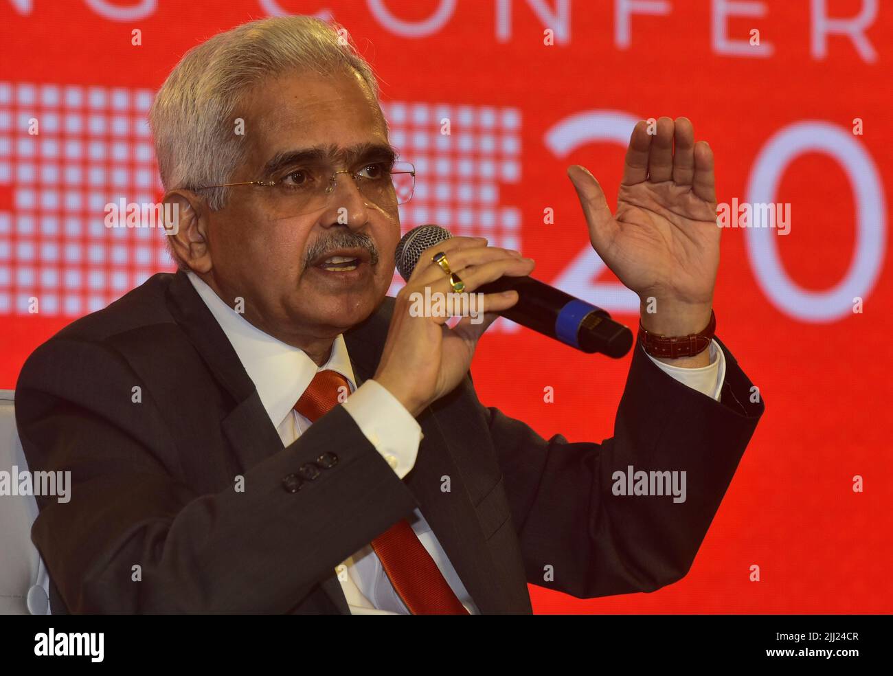 Mumbai, Indien. 22.. Juli 2022. MUMBAI, INDIEN - 22. JULI: RBI-Gouverneur Shaktikanta das spricht an die Bank of Baroda's Annual Banking Conference 2022 - „Banking Beyond Tomorrow“ am 22. Juli 2022 in Mumbai, Indien. (Foto: Anshuman Poyrekar/Hindustan Times/Sipa USA) Quelle: SIPA US/Alamy Live News Stockfoto
