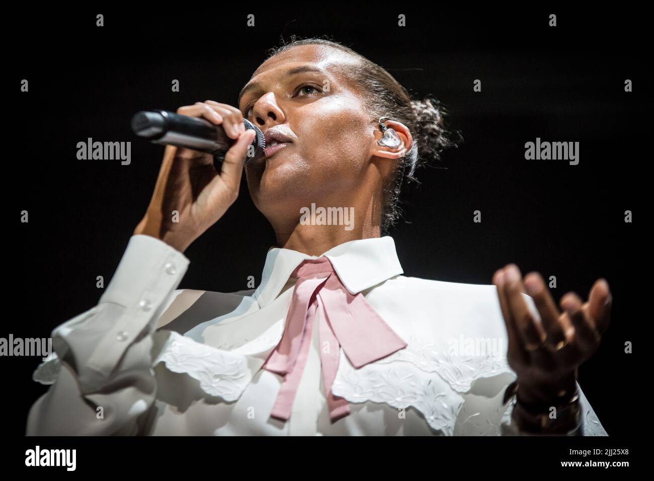 20. Juli 2022, Mailand, Mailand, Italien: Stromae, Künstlername von Paul Van Haver, in einem Live-Konzert im Hippodrom Snai di San Siro in Mailand. (Bild: © Pamela Rovaris/Pacific Press via ZUMA Press Wire) Stockfoto