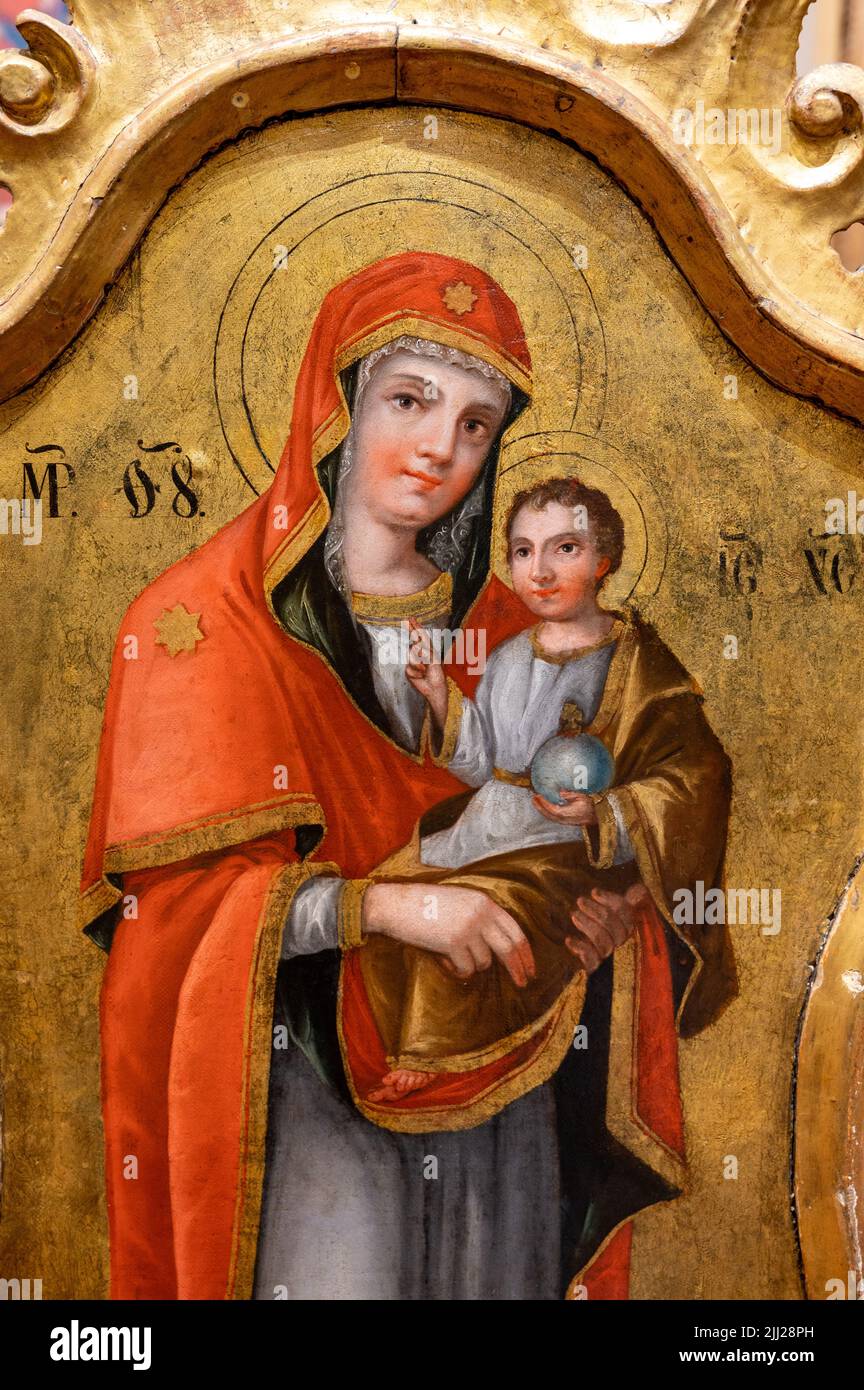 Ikone der Gottesmutter mit Jesuskind, gemalt um 1780-1790. Teil einer Ikonostase, ausgestellt im Zemplín-Museum in Michalovce. Stockfoto