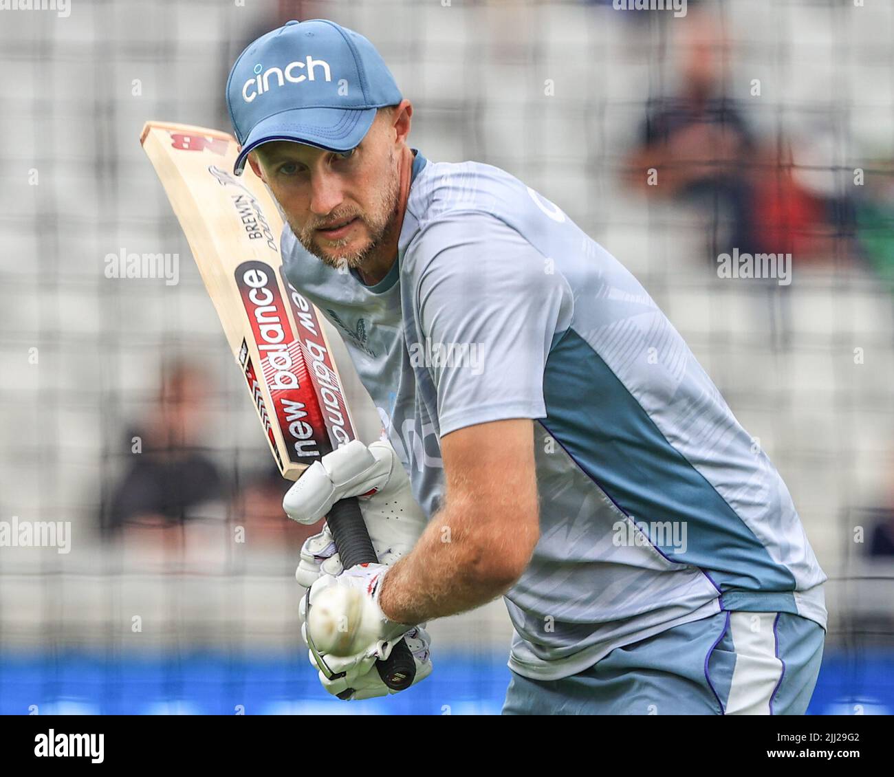 Manchester, Großbritannien. 22.. Juli 2022. Joe Root aus England ist in den Netzen und übt seine Kampfkünste während der Aufwärmphase in Manchester, Großbritannien, am 7/22/2022. (Foto von Mark Cosgrove/News Images/Sipa USA) Quelle: SIPA USA/Alamy Live News Stockfoto