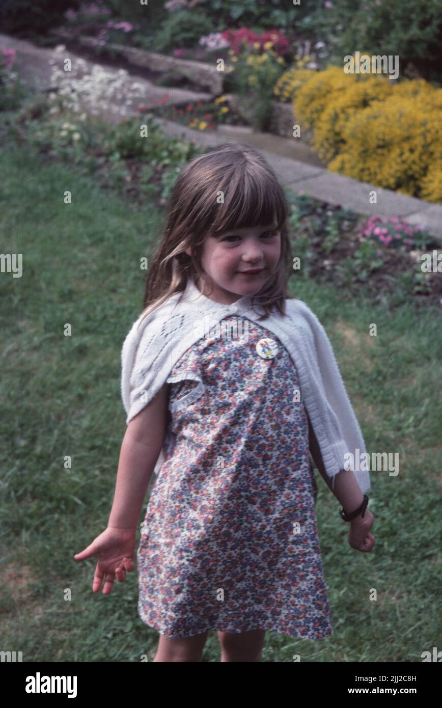 Kinder spielen garten 1970er jahre Fotos und Bildmaterial in hoher
