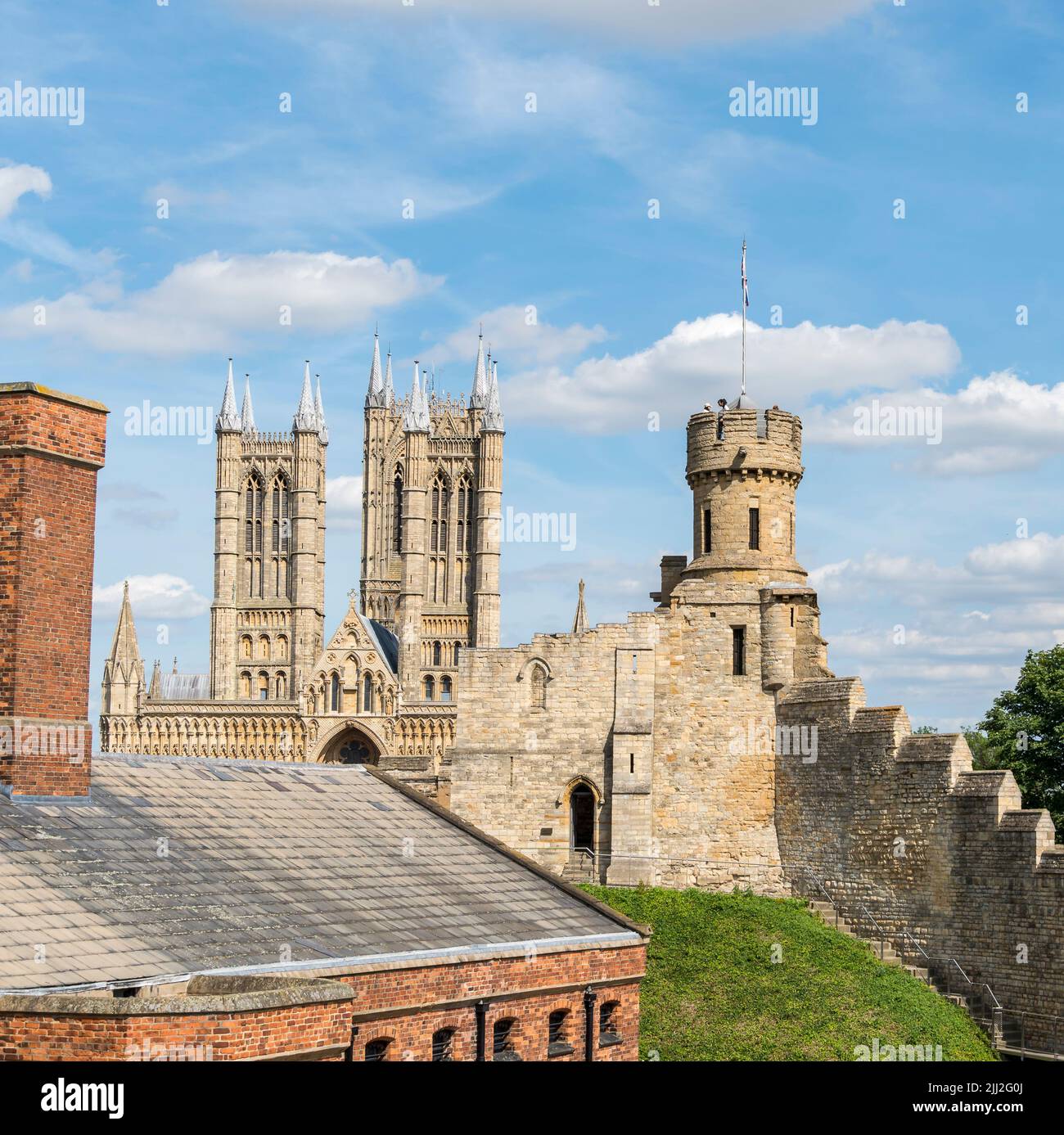 Aussichtsturm Lincoln Castle mit Kathedrale hinter dem Wall Walk, Lincoln City 2022 Stockfoto
