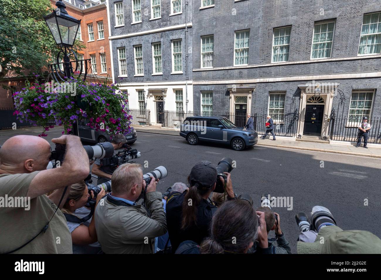 Boris Johnson verlässt das letzte Mal die Nummer 10 für PMQs. Bild aufgenommen am 20.. Juli 2022. © Belinda Jiao jiao.bilin@gmail.com 07598931257 https://www.bel Stockfoto