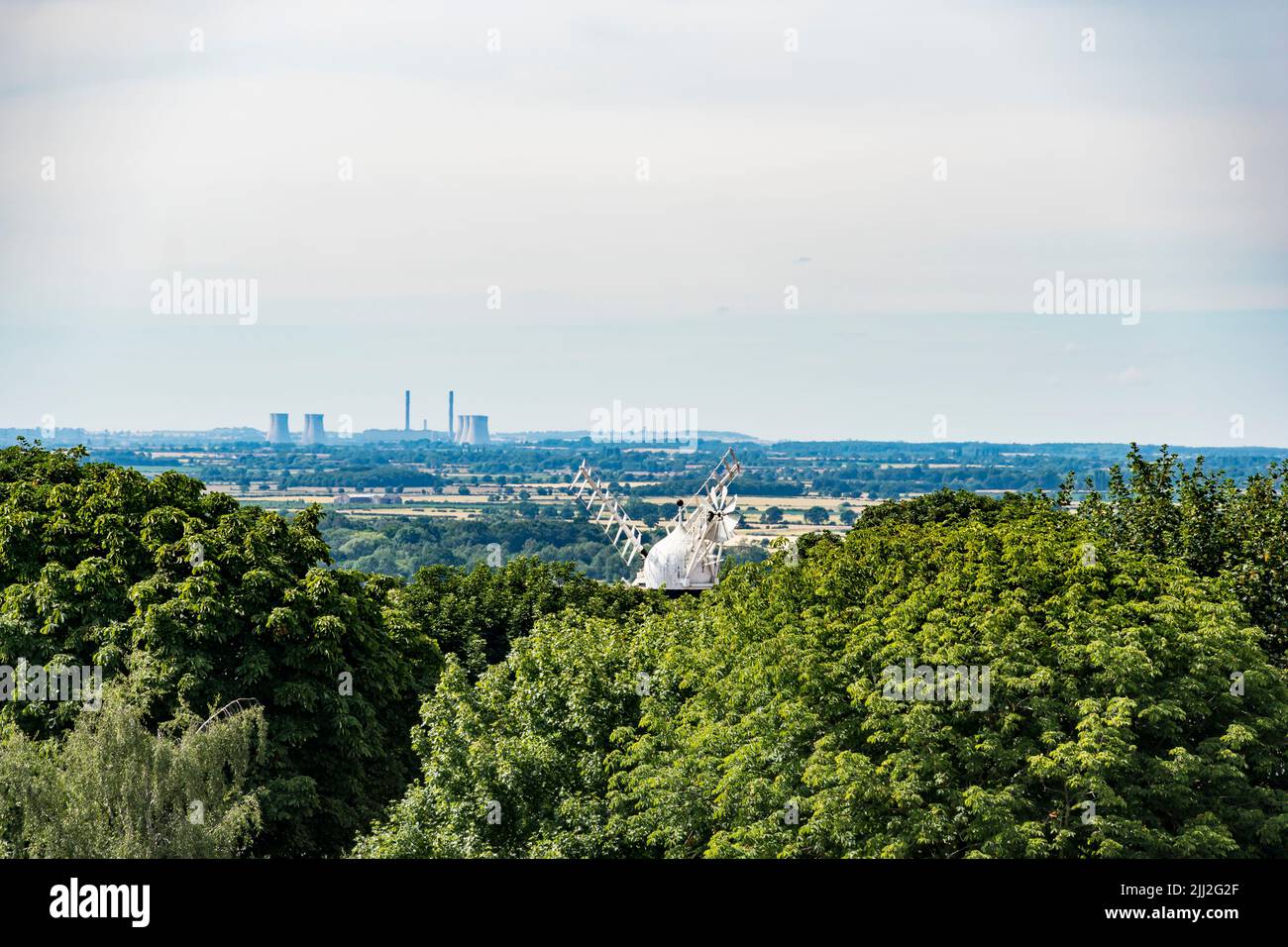 Top und Segel der Ellis Mill vom lincoln Castle Wall Walk, 2022 Stockfoto