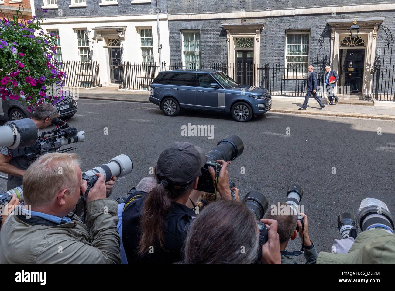 Boris Johnson verlässt das letzte Mal die Nummer 10 für PMQs. Bild aufgenommen am 20.. Juli 2022. © Belinda Jiao jiao.bilin@gmail.com 07598931257 https://www.bel Stockfoto