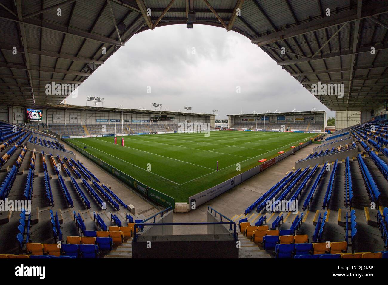 Gesamtansicht des Halliwell Jones Stadium, Heimstadion von Warrington Wolves in, am 7/22/2022. (Foto von Craig Thomas/News Images/Sipa USA) Quelle: SIPA USA/Alamy Live News Stockfoto