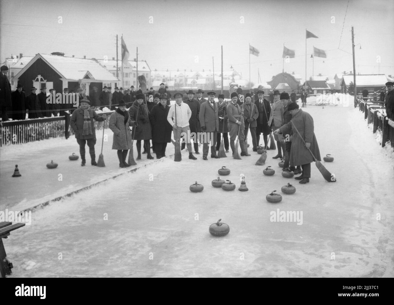 Eyravallen, Örebro.Curling-Spiele, Curler mit ihren stones.ing. Dalman Stockfoto