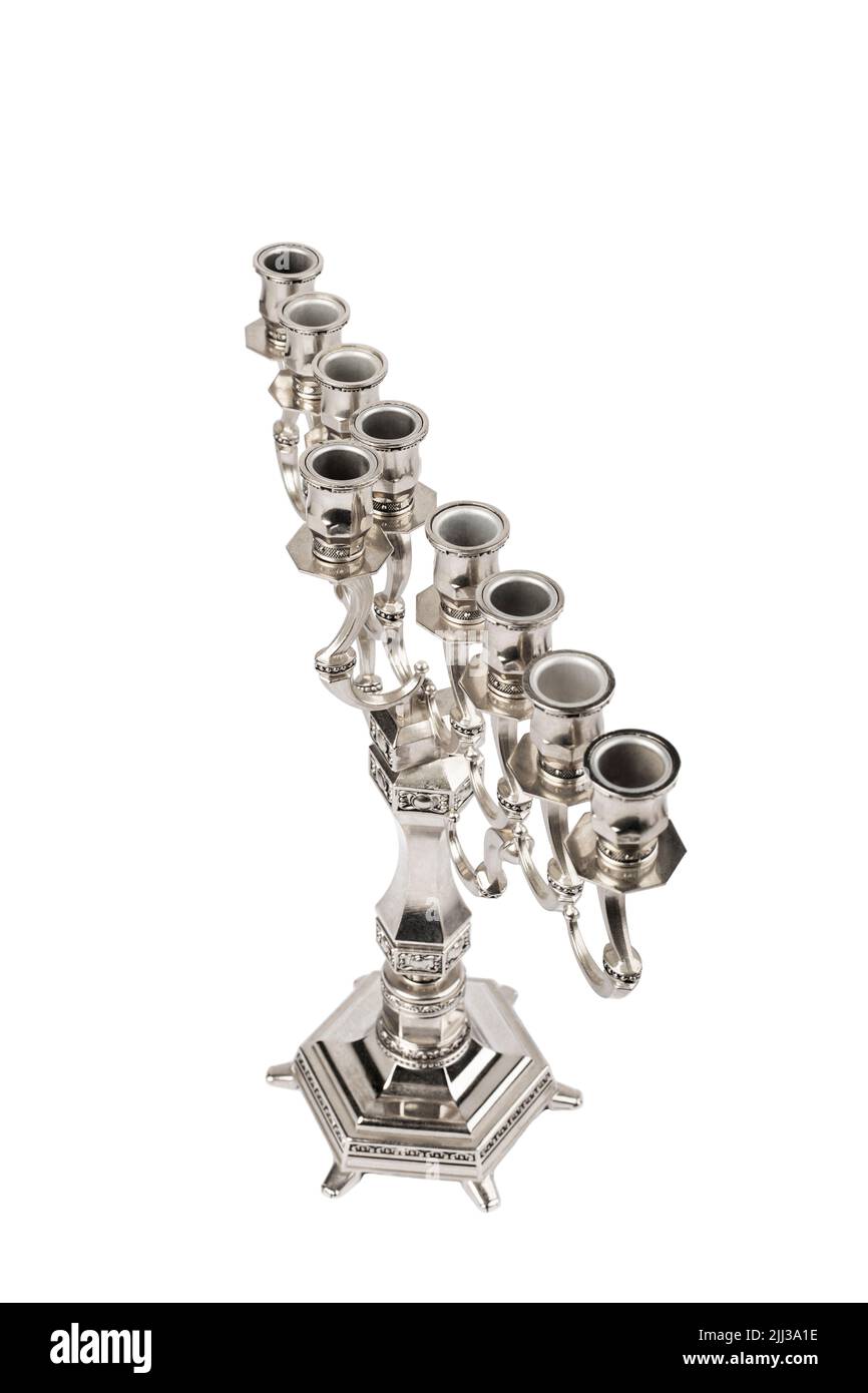 Silberne Hanukkah Menorah auf weißem Hintergrund Stockfoto