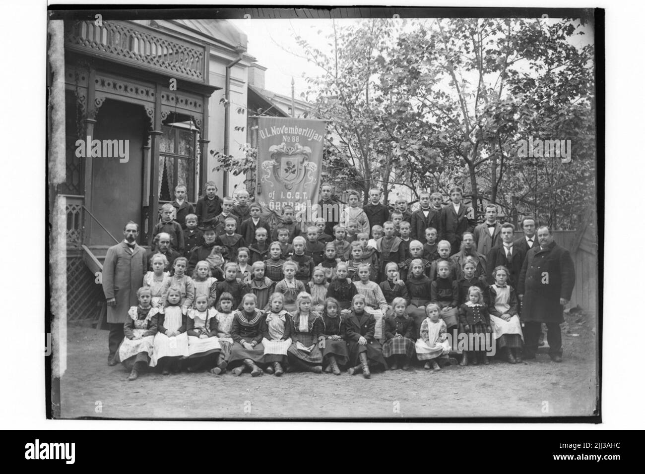 Örebro, Malmgatan 12.Novemberliljan, Gruppe 72 Personen.e. a. Lindgren. Stockfoto