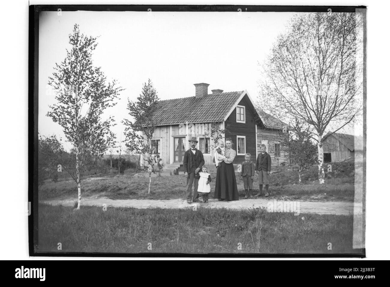 Wohngebäude, Wirtschaftsgebäude, Familiengruppe 6 Personen. Sven Larsson Stockfoto