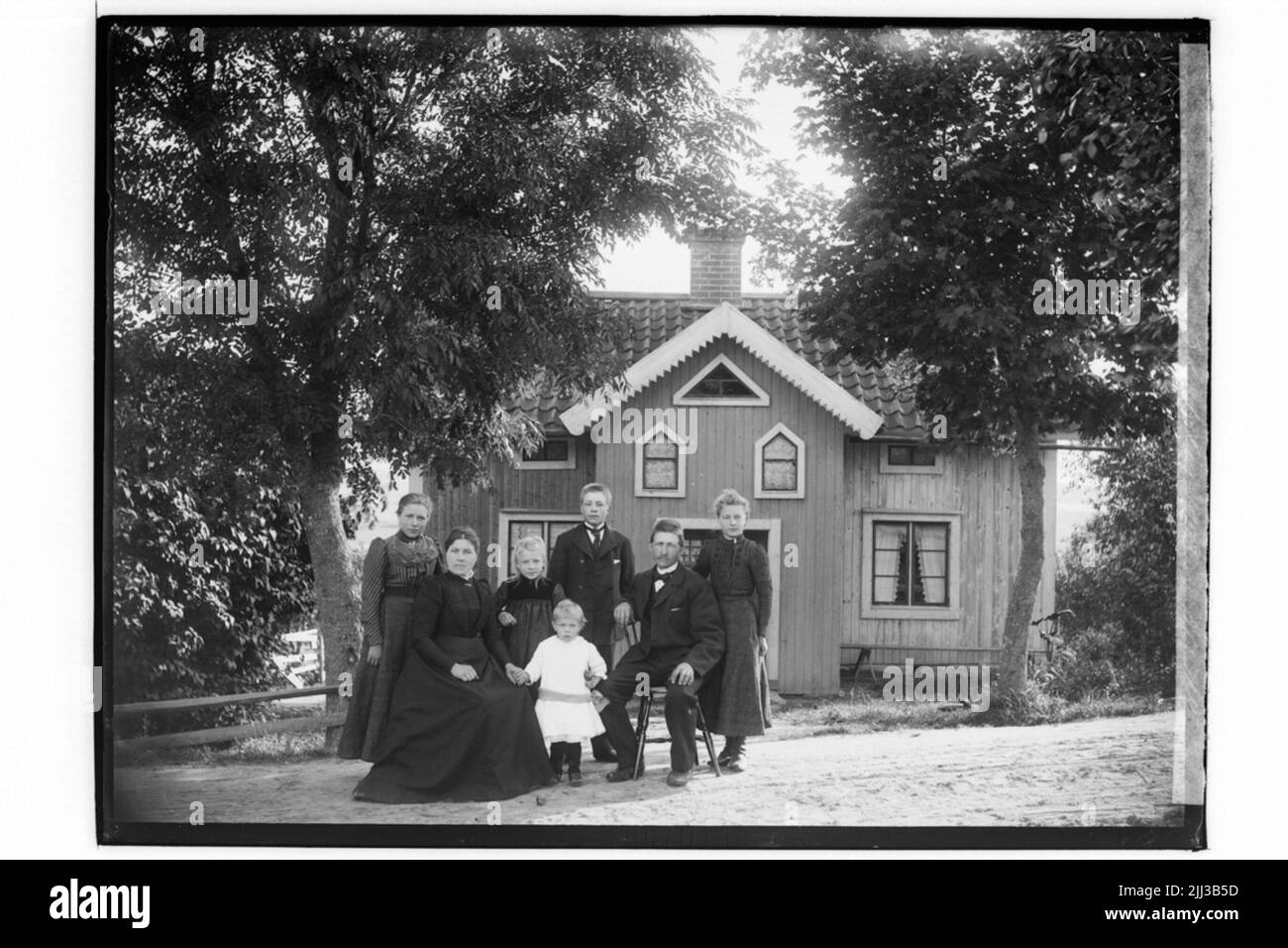 Zweistöckiges Wohnhaus, Gruppe 7 Personen.vilhelm Jansson. Stockfoto