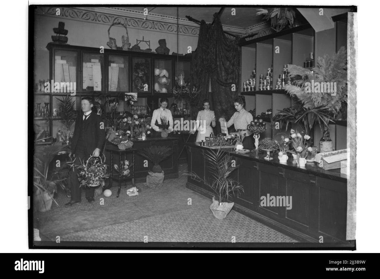 Solberga Blumenhandel, Inneneinrichtung, 4 Personen. Stockfoto