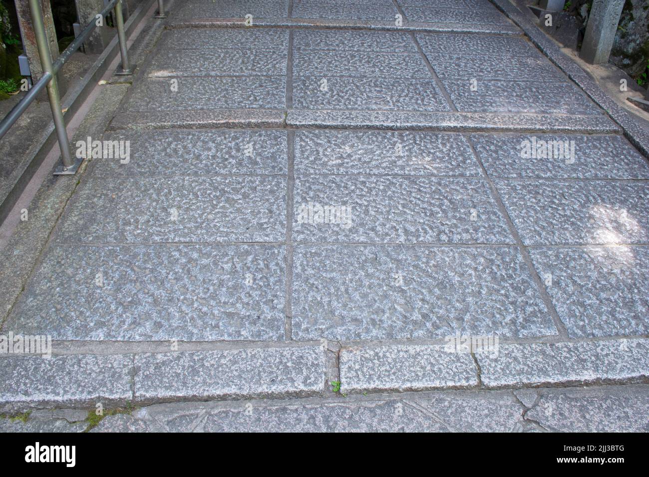 Großer Steinpfad im Freien in Japan Stockfoto