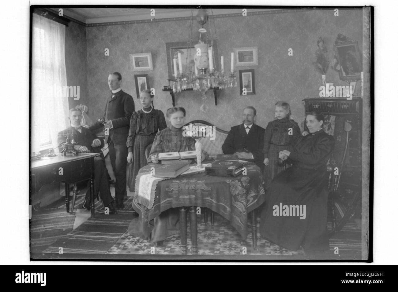 Larsson und Stenbergum Interieur, Familiengruppe 7 Personen. Stockfoto