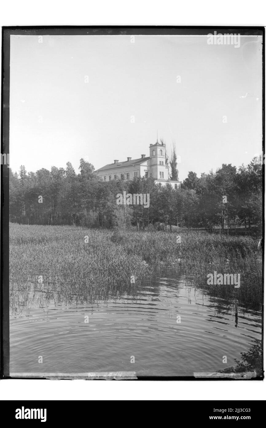 Hjälmarsnäs Herrgård, zweistöckiges Herrenhaus mit dreistöckigem Turm. Stockfoto