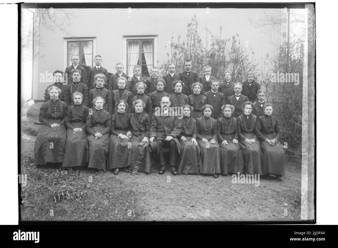 Confirmants, Kinder lesen mit Pastor Ingeman. Stockfoto