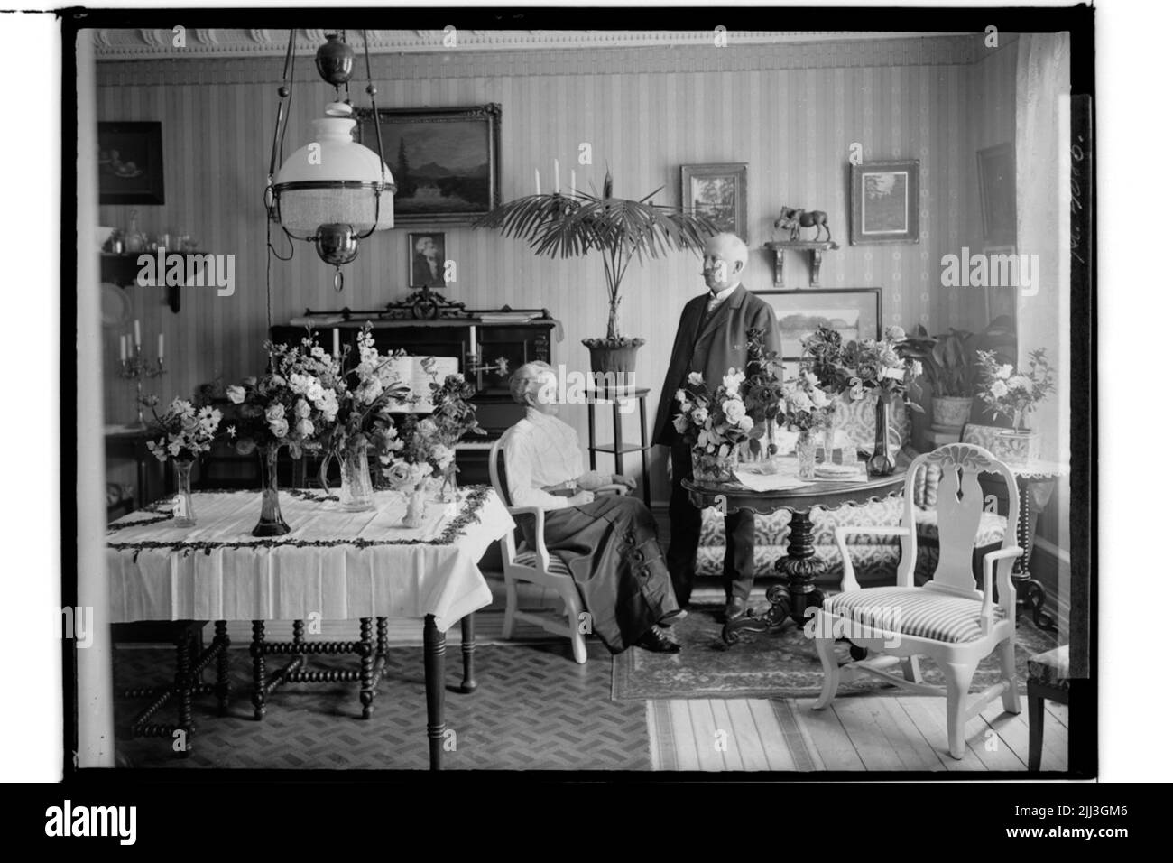 Zimmereinrichtung, silbernes Hochzeitspaar. Ingenieur Erik Rahlén Stockfoto