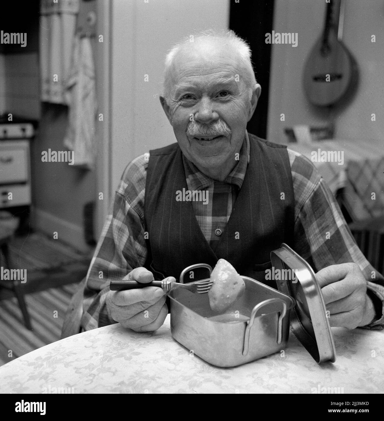 Roter Kreuz Teppich Service.Oktober 1956. Stockfoto