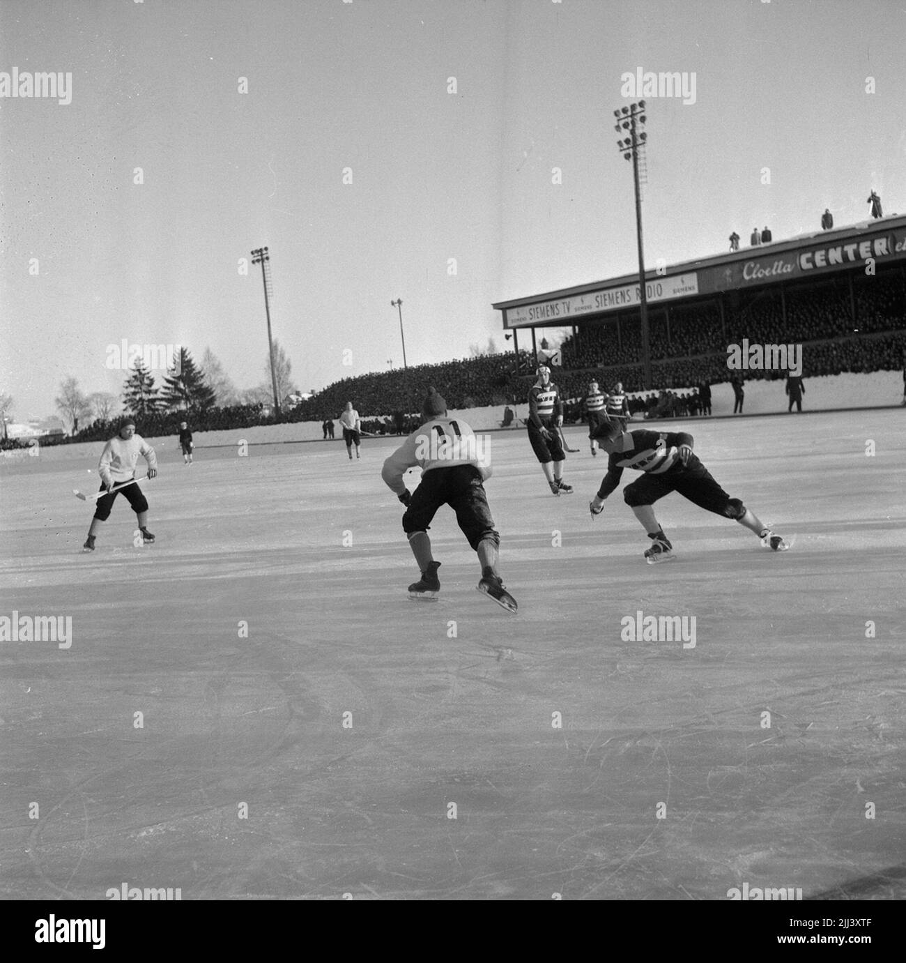 Bandy ÖSK-Västerås. 26. Januar 1959. Stockfoto