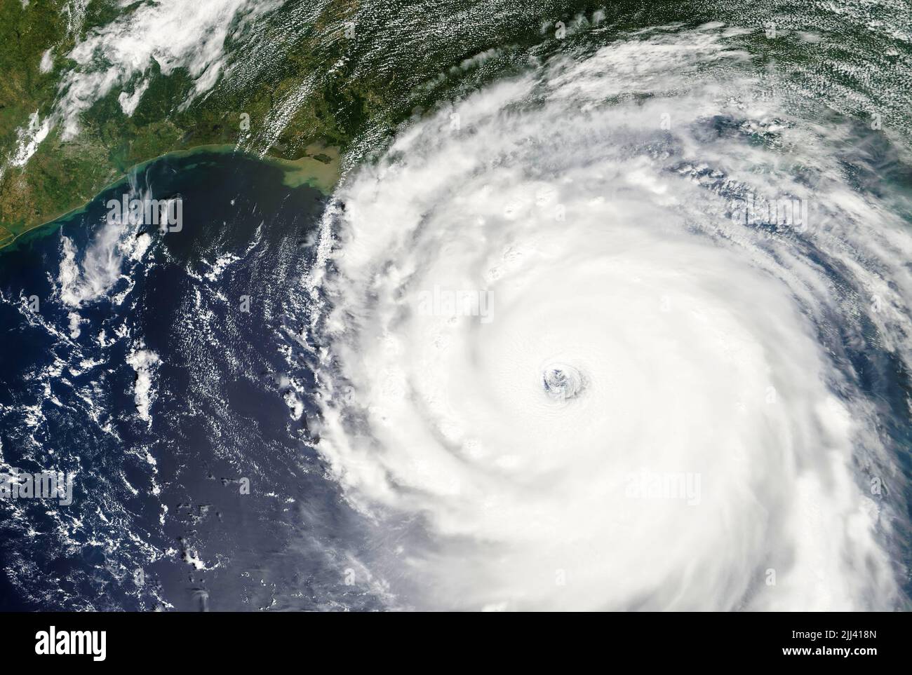 Hochauflösendes Wettersatellitenbild des Hurrikans Katrina, einem verheerenden Sturm der Kategorie 5, im Golf von Mexiko am 28. August 2005, kurz bevor er am frühen Morgen des 29. August in der Gegend von New Orleans, Louisiana, landeinstürze. (USA) Stockfoto