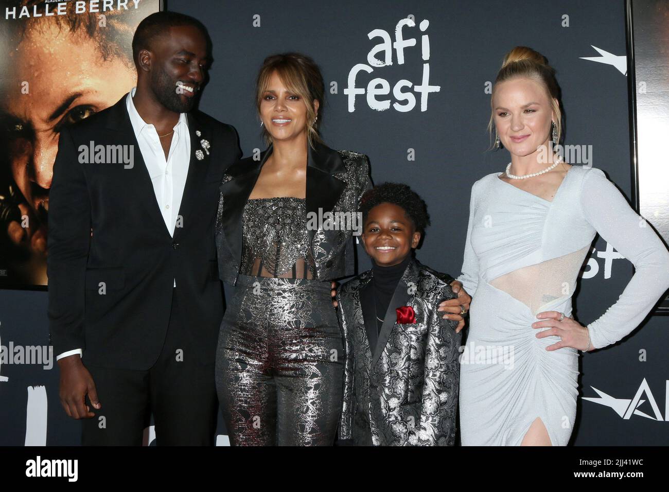 AFI Fest - Prelled Premiere im TCL Chinese Theatre IMAX am 13. November 2021 in Los Angeles, CA mit: Shamier Anderson, Halle Berry, Danny Boyd Jr, Valentina Shevchenko wo: Los Angeles, California, USA Wann: 14 Nov 2021 Credit: Nicky Nelson/WENN Stockfoto