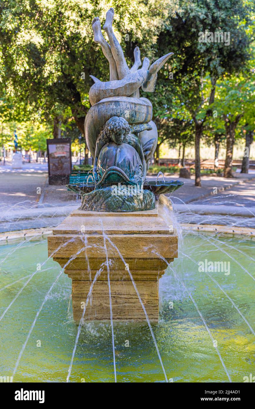 Delfinbrunnen im öffentlichen Stadtpark, Cortona, Toskana, Italien Stockfoto