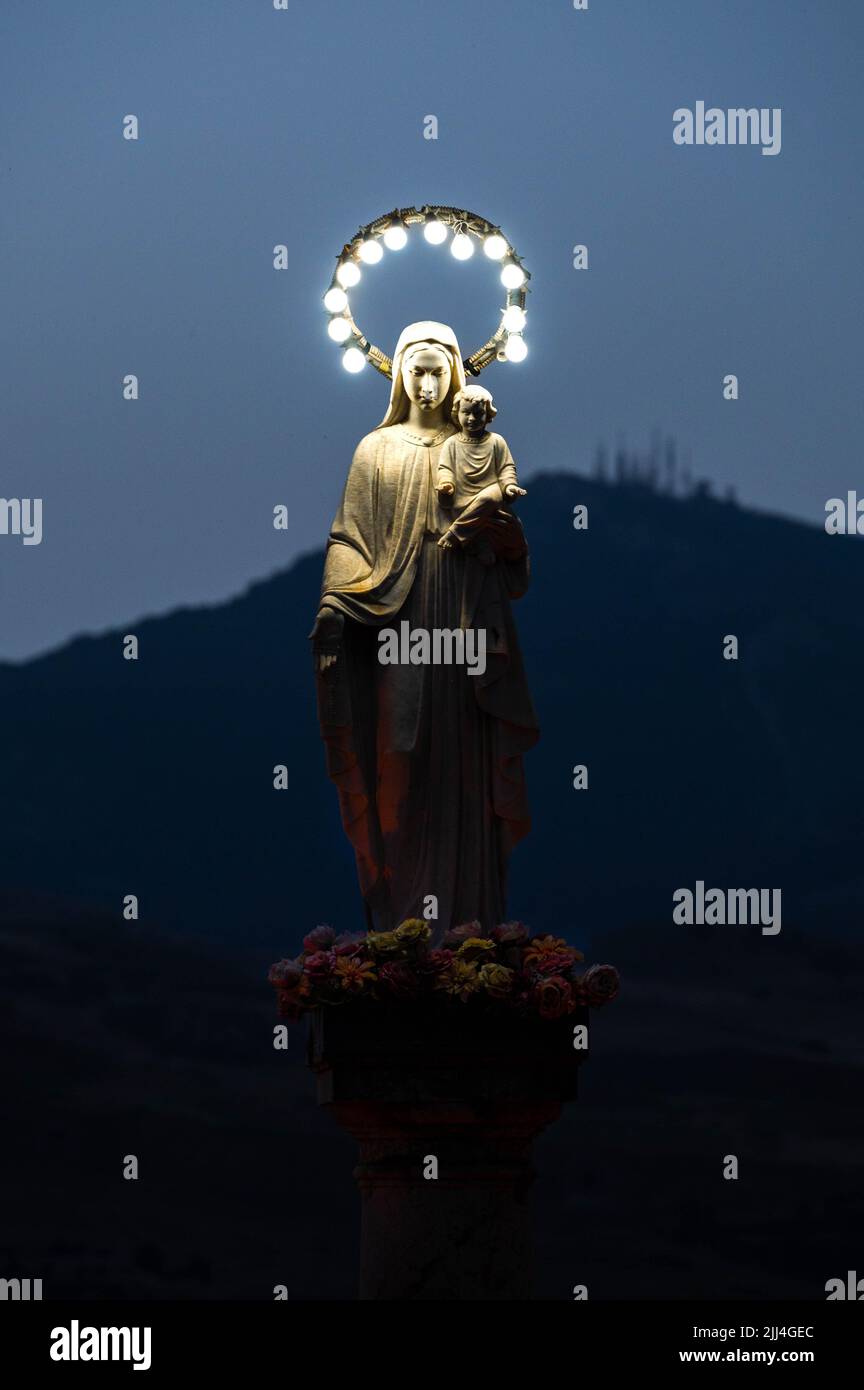 Statue der Heiligen Maria in Casteltermeni, Sizilien Stockfoto