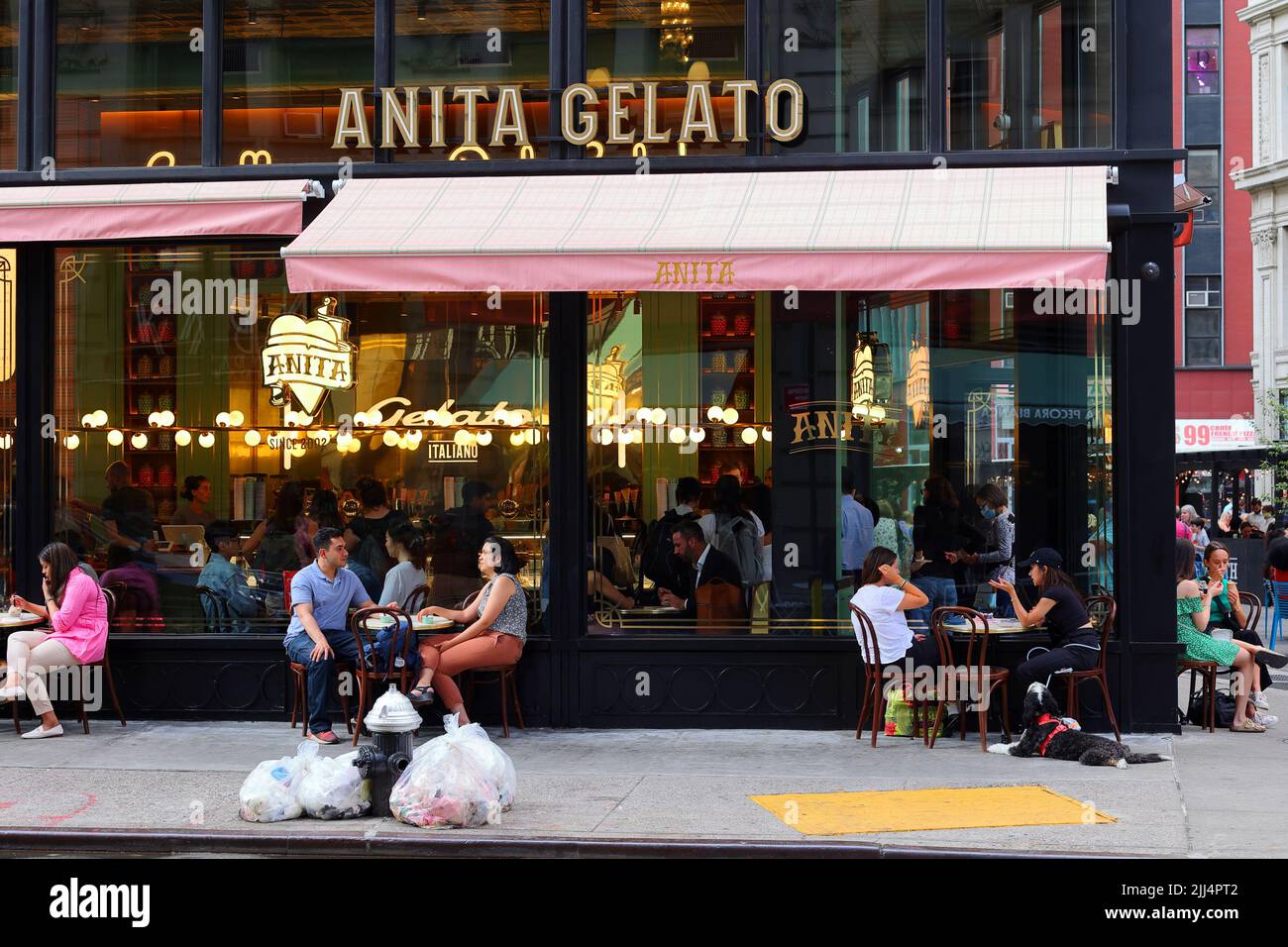 Anita La Mamma del Gelato, 1141 Broadway, New York, NYC Schaufensterfoto eines israelischen Eisladens in Manhattan Nomad. Stockfoto