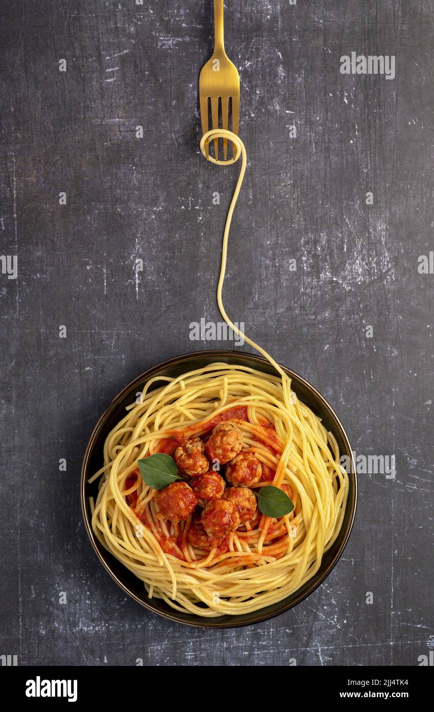 Food-Fotografie von Fleischbällchen, Spaghetti, Pasta, Gabel Stockfoto