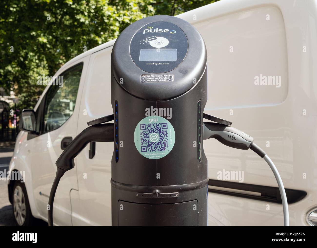 Ladestelle für Elektrofahrzeuge in Soho Square, Central London, England, Großbritannien. Stockfoto