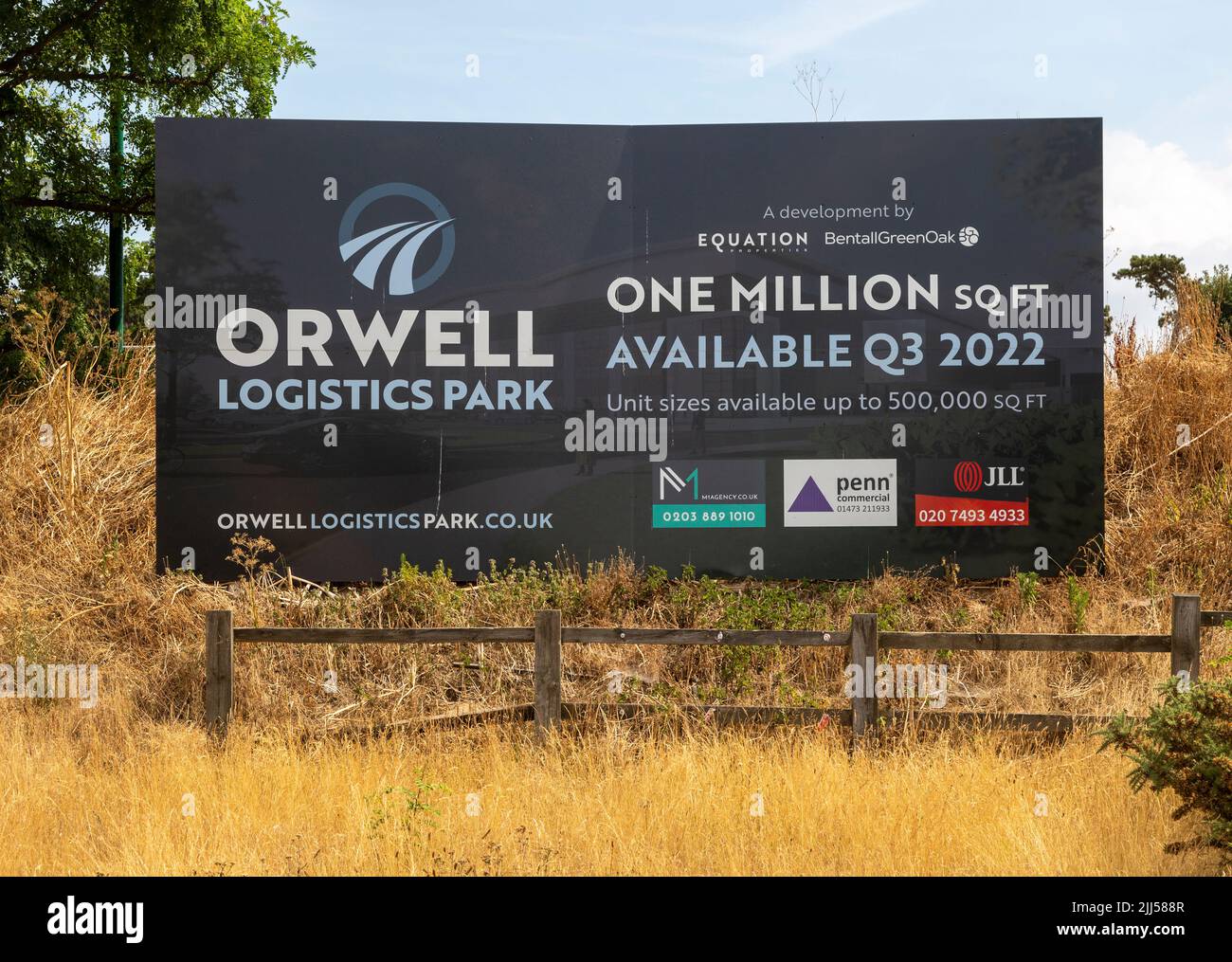 Immobilienmakler Plakatwand Werbeschild für kommerzielle Immobilienentwicklung, Orwell Logistics Park für Felixstowe, Ipswich, Suffolk, England, Großbritannien Juli 2022 Stockfoto