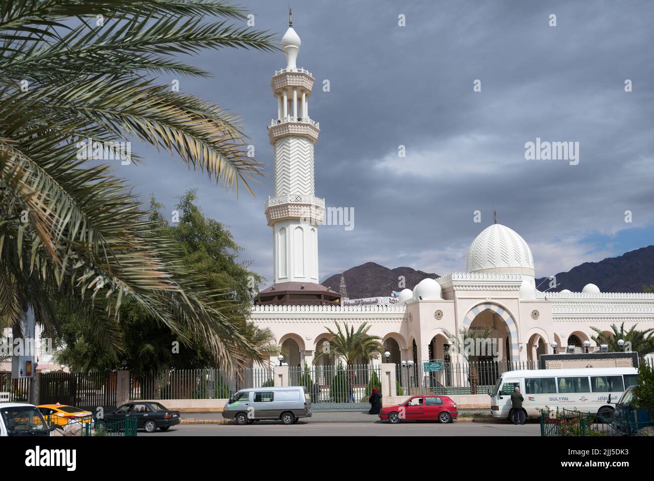 Al Sharif Hussein bin Ali Moschee in Aqaba, Jordanien. Die Moschee wurde 1975 erbaut und 2011 renoviert und erweitert Stockfoto