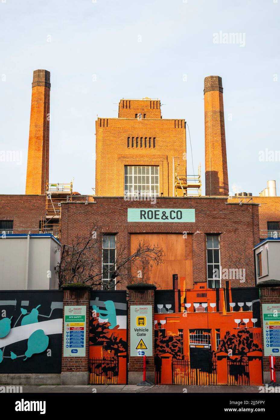 Dublin, Irland, Dezember 2018. Die Baustelle der Destillerie Roe & Co im Guinness-Komplex in der St. James's Street. Das neue Diageo-Projekt wird 2019 eröffnet. Stockfoto