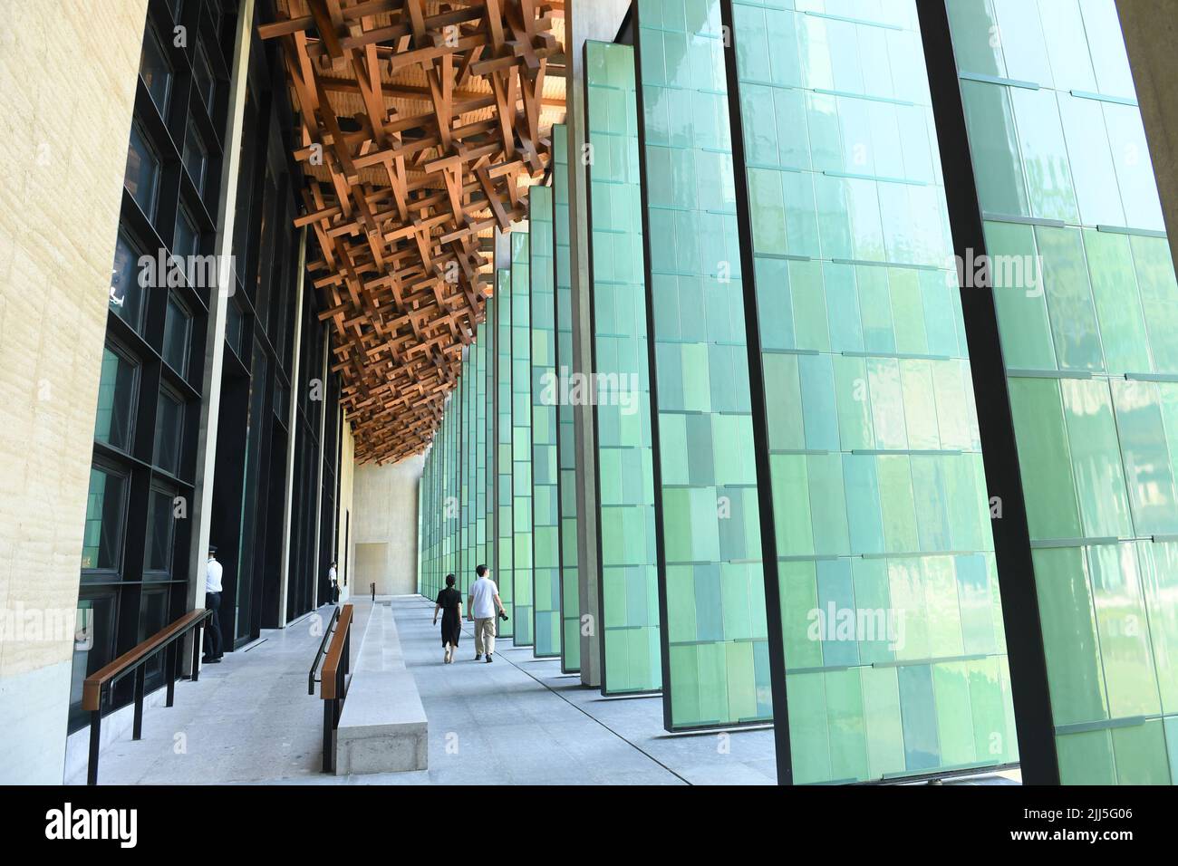 (220723) -- PEKING, 23. Juli 2022 (Xinhua) -- das Foto vom 23. Juli 2022 zeigt eine Ansicht des Hangzhou-Zweiges des Nationalen Archivs für Publikationen und Kultur in Hangzhou, der ostchinesischen Provinz Zhejiang. China hat am Samstag das Nationale Archiv für Publikationen und Kultur zur Erhaltung bibliologischer Ressourcen eingeweiht. Nach einer dreijährigen Bauzeit umfasst das Projekt Archive in Peking und drei weitere Niederlassungen in Xi'an, Hangzhou und Guangzhou. Sie wird nach ihrer Eröffnung für die Erben und Erhaltung der nationalen bibliologischen Ressourcen zuständig sein. (Xinhua/Weng Xinyan Stockfoto