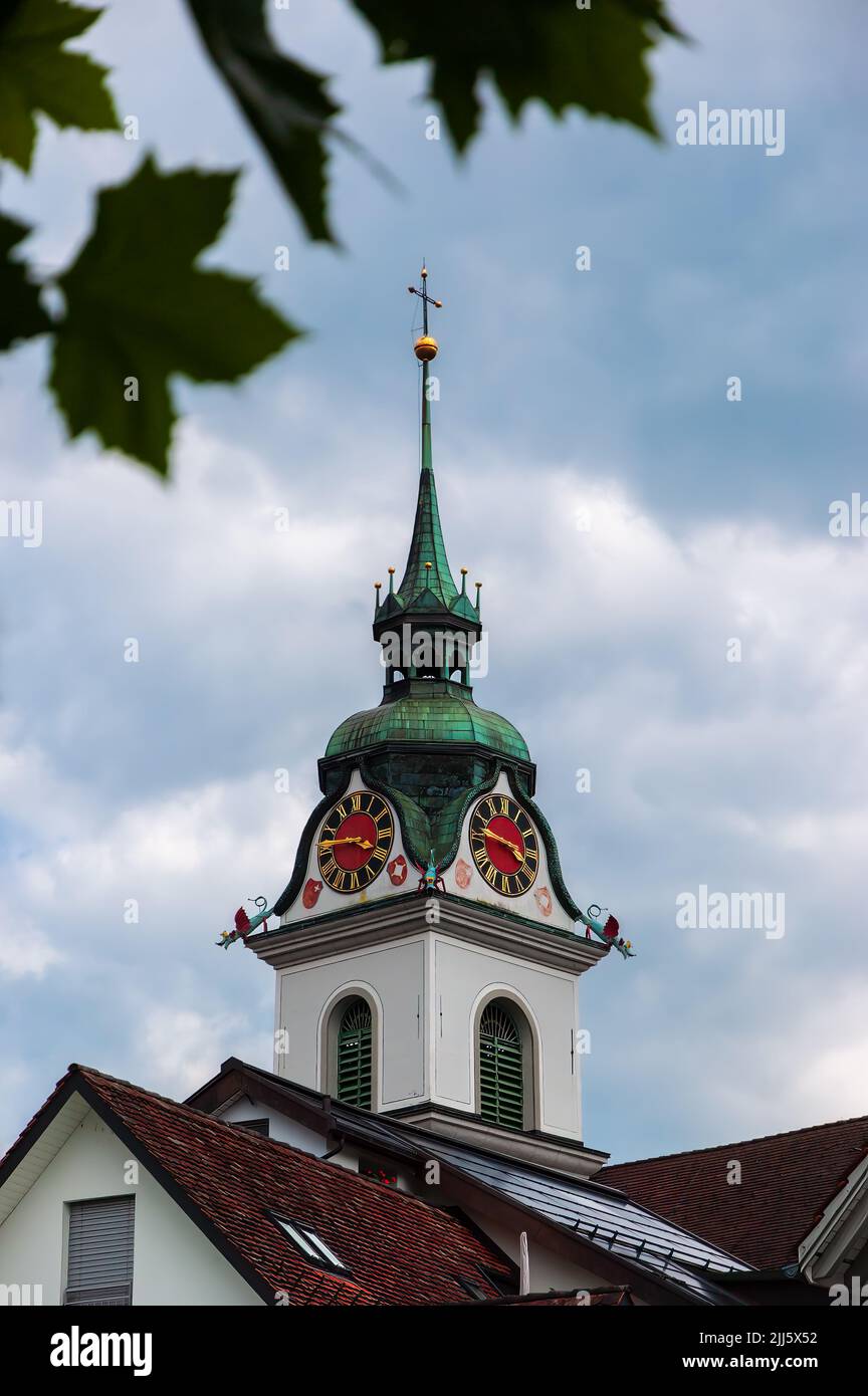 Der Glockenturm der Kirche Kussnacht am Rigi im Kanton Schwyz, Schweiz Stockfoto