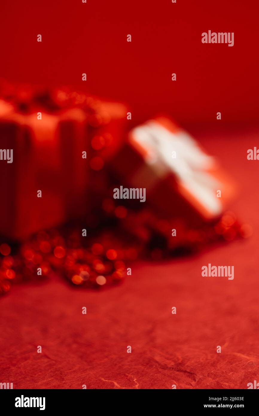 Romantische Urlaub Geschenk rot defokussierten Hintergrund Stockfoto