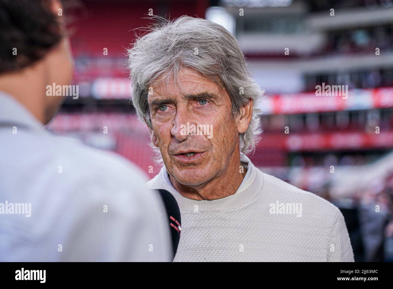 EINDHOVEN, NIEDERLANDE - 23. JULI: Cheftrainer Manuel Pellegrini während des Vorsaison-Freundschaftsspiel zwischen PSV und Real Betis im Philips Stadion am 23. Juli 2022 in Eindhoven, Niederlande (Foto: Jeroen Meuwsen/Orange Picts) Stockfoto