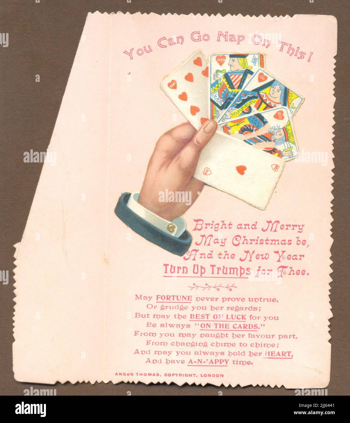 Chromolithographierte Grußkarte mit gestanztem Lay, die eine Hand von Spielkarten zeigt, die von Angus Thomas um 1895 veröffentlicht wurde Stockfoto