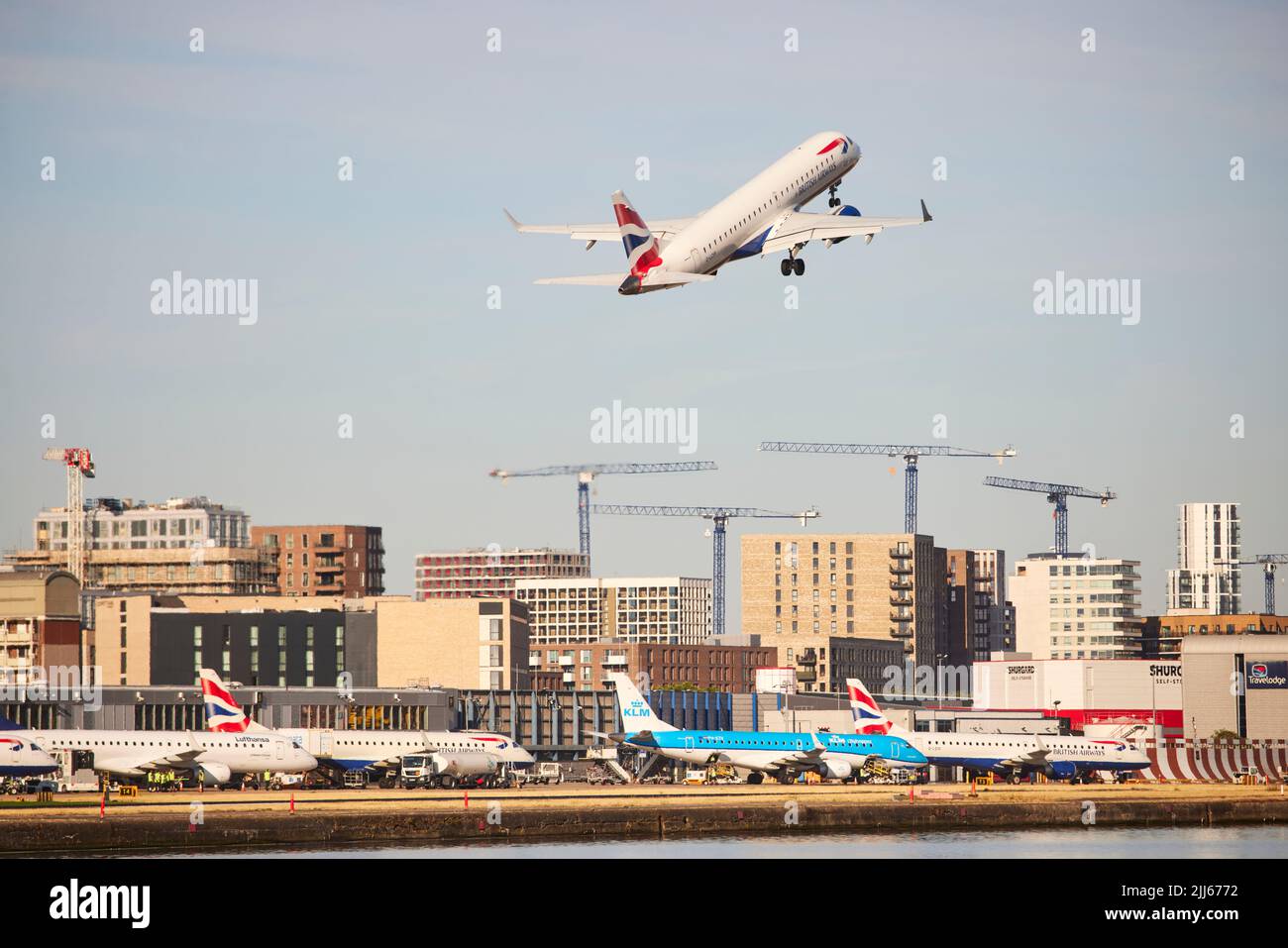London Royal Albert Dock in den Docklands gegenüber zum London City Airport Stockfoto