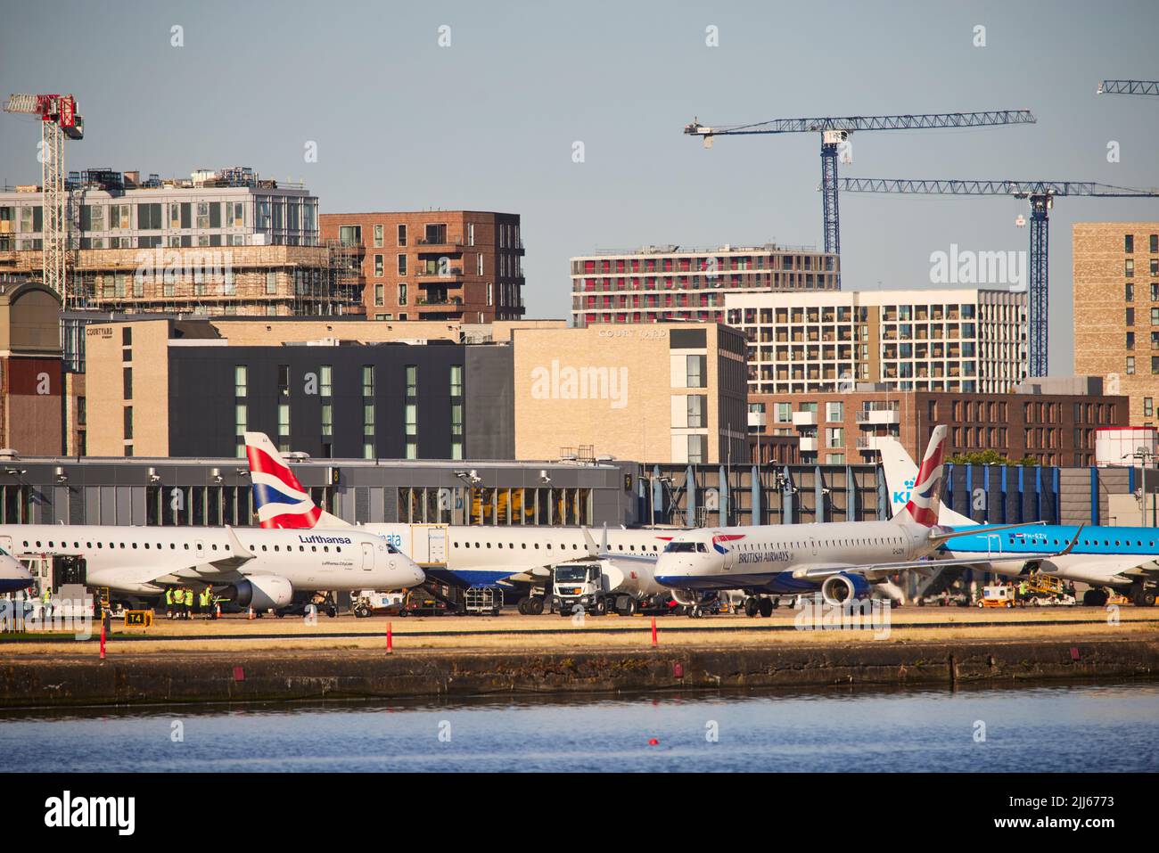 London Royal Albert Dock in den Docklands gegenüber zum London City Airport Stockfoto